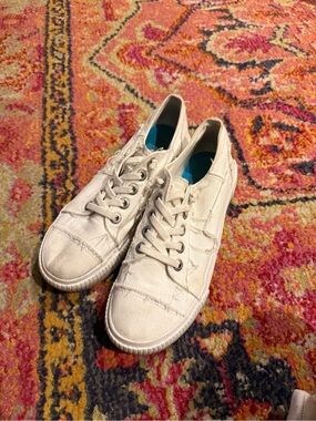 Blowfish Cream Canvas Low-Top Sneakers